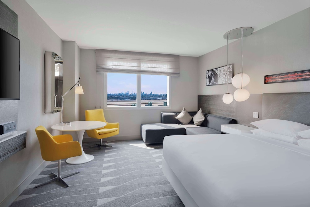 ROOM, KING BED, ACCESSIBLE