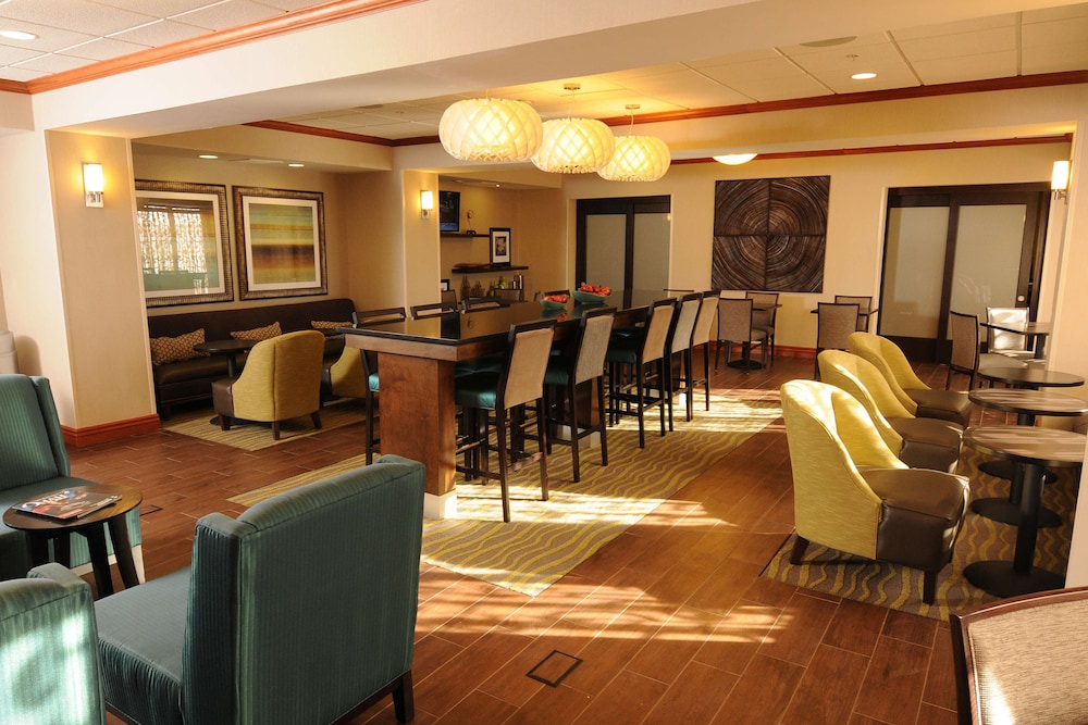 Hampton Inn Omaha Westlakeside 28/33