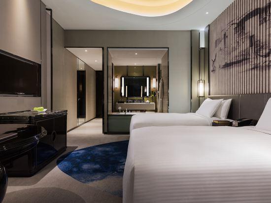 Deluxe, Leisure, Twin Beds, Lake View, Bathtub