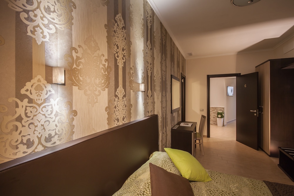Rome King Suite 8/69