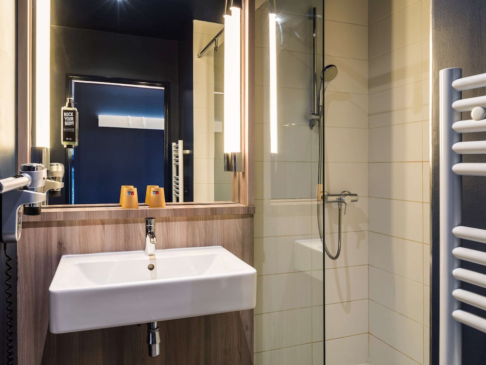 ibis Lyon Meyzieu 48/50