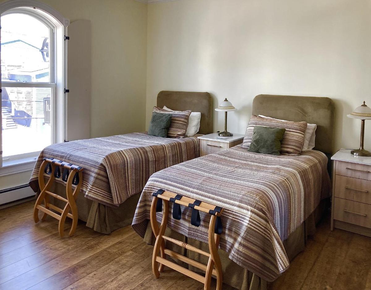 Lunenburg Arms Hotel 14/39