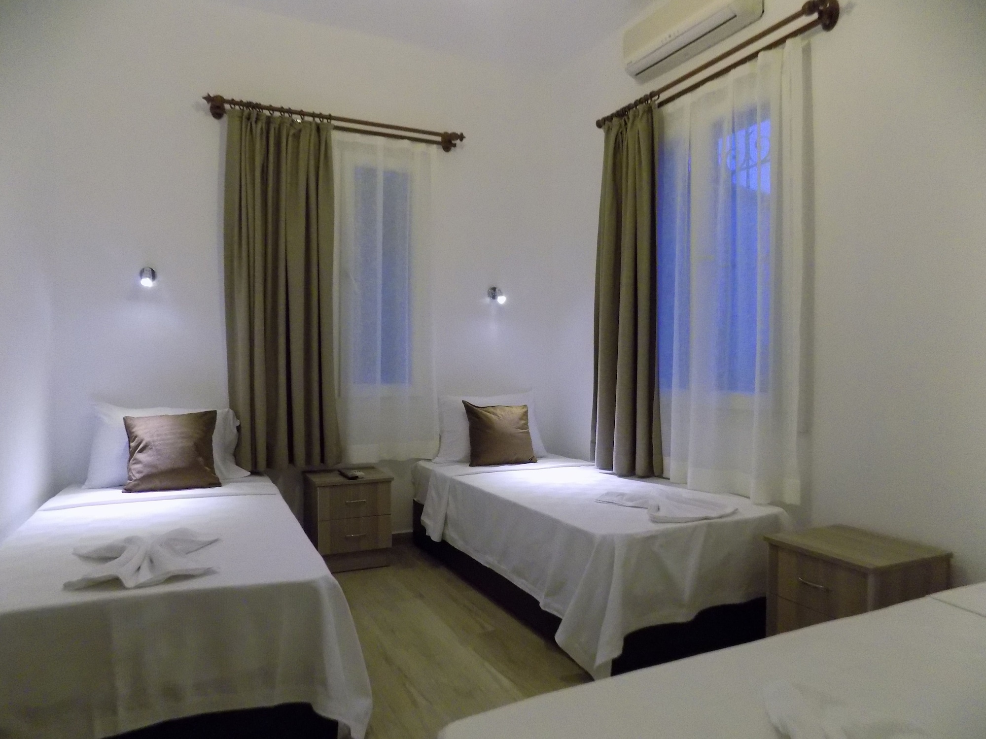 ROOM, TRIPLE