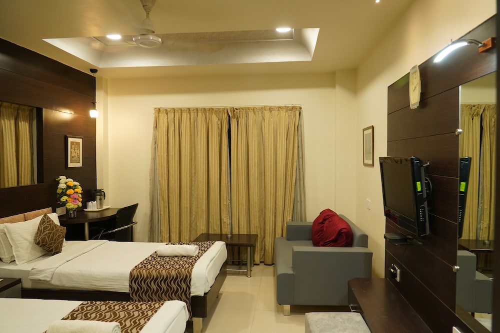 OYO Premium Paldi Cross Road 21/75