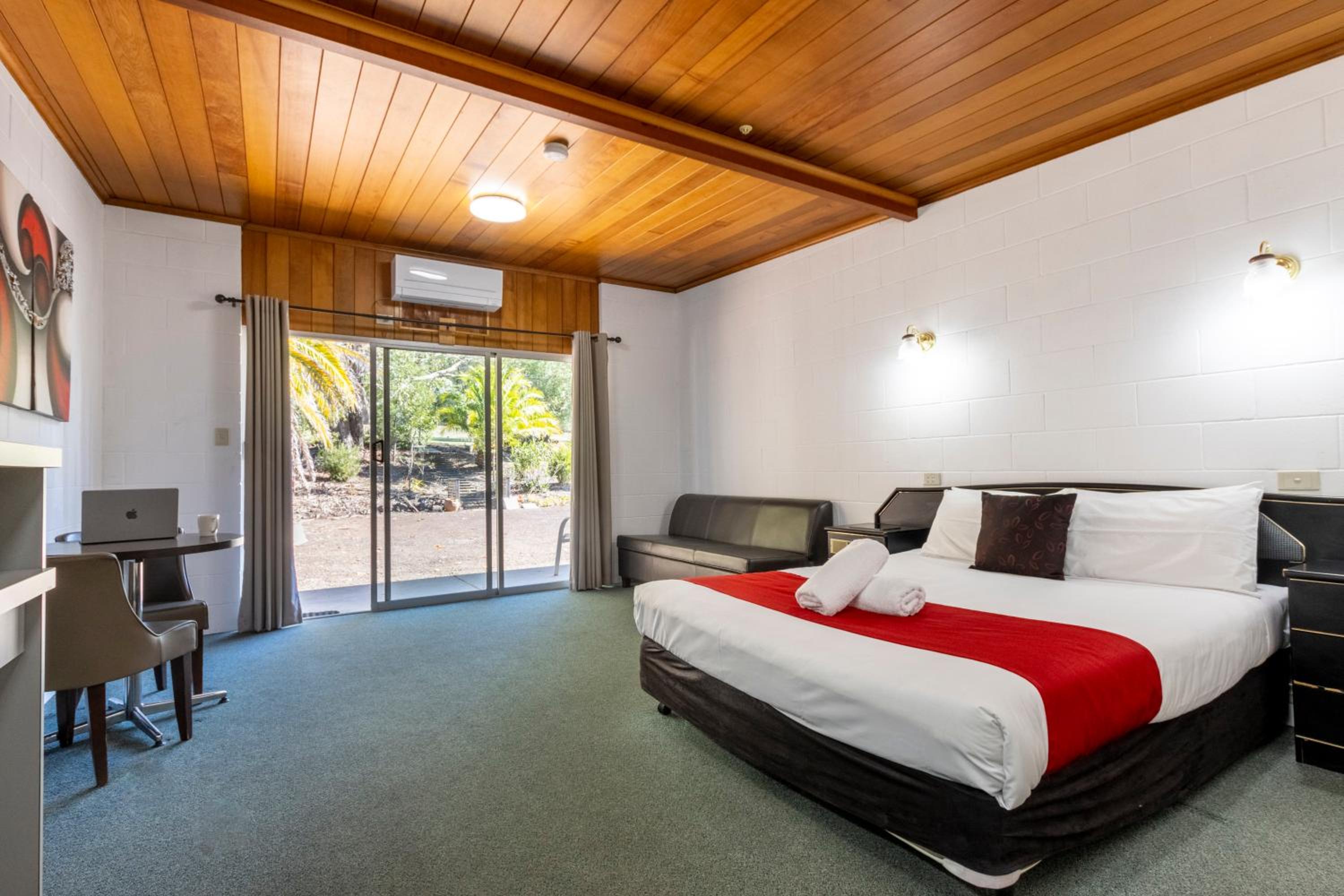 Motel, Superior, Bathtub
