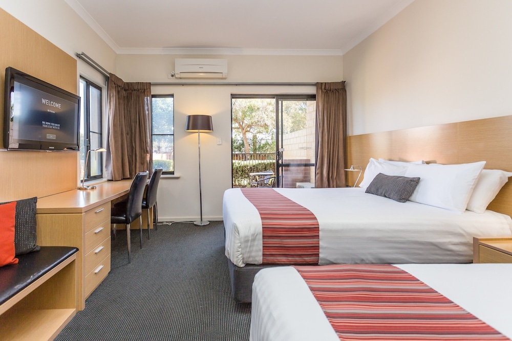 Country Comfort Perth 26/74