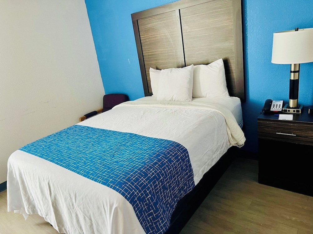 Travelodge by Wyndham Gallipolis 12/33