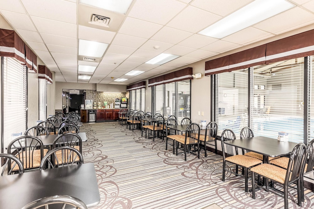 Quality Inn West Plains MO 24/42