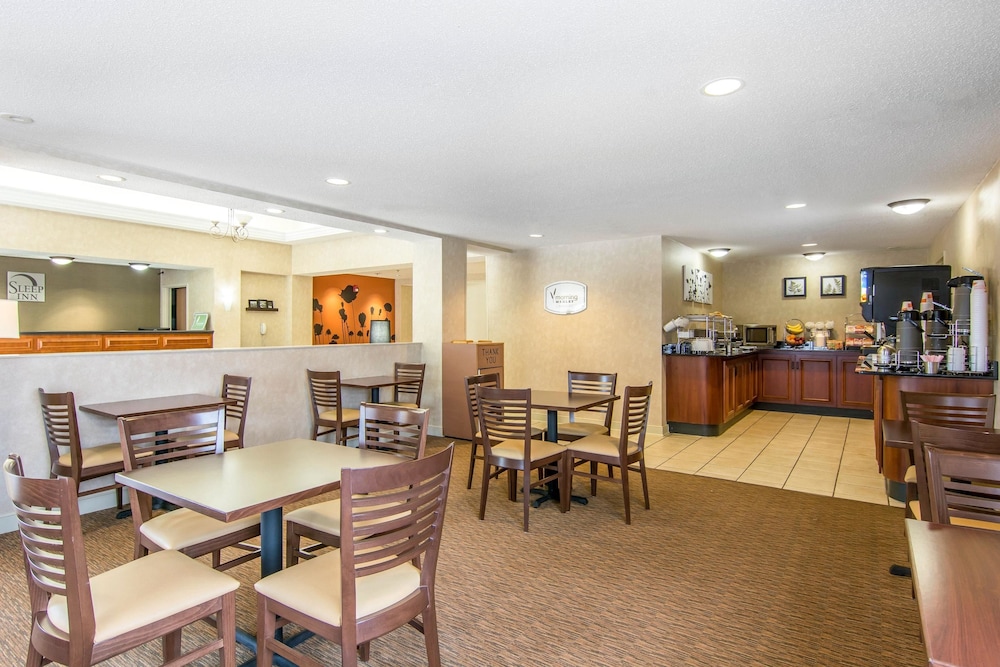 Spark by Hilton Fredericksburg Southpoint 25/38