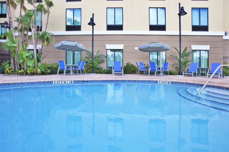 Holiday Inn Express and Suites Orlando - International Drive 76/79