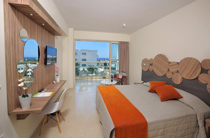Twin Room Pool View