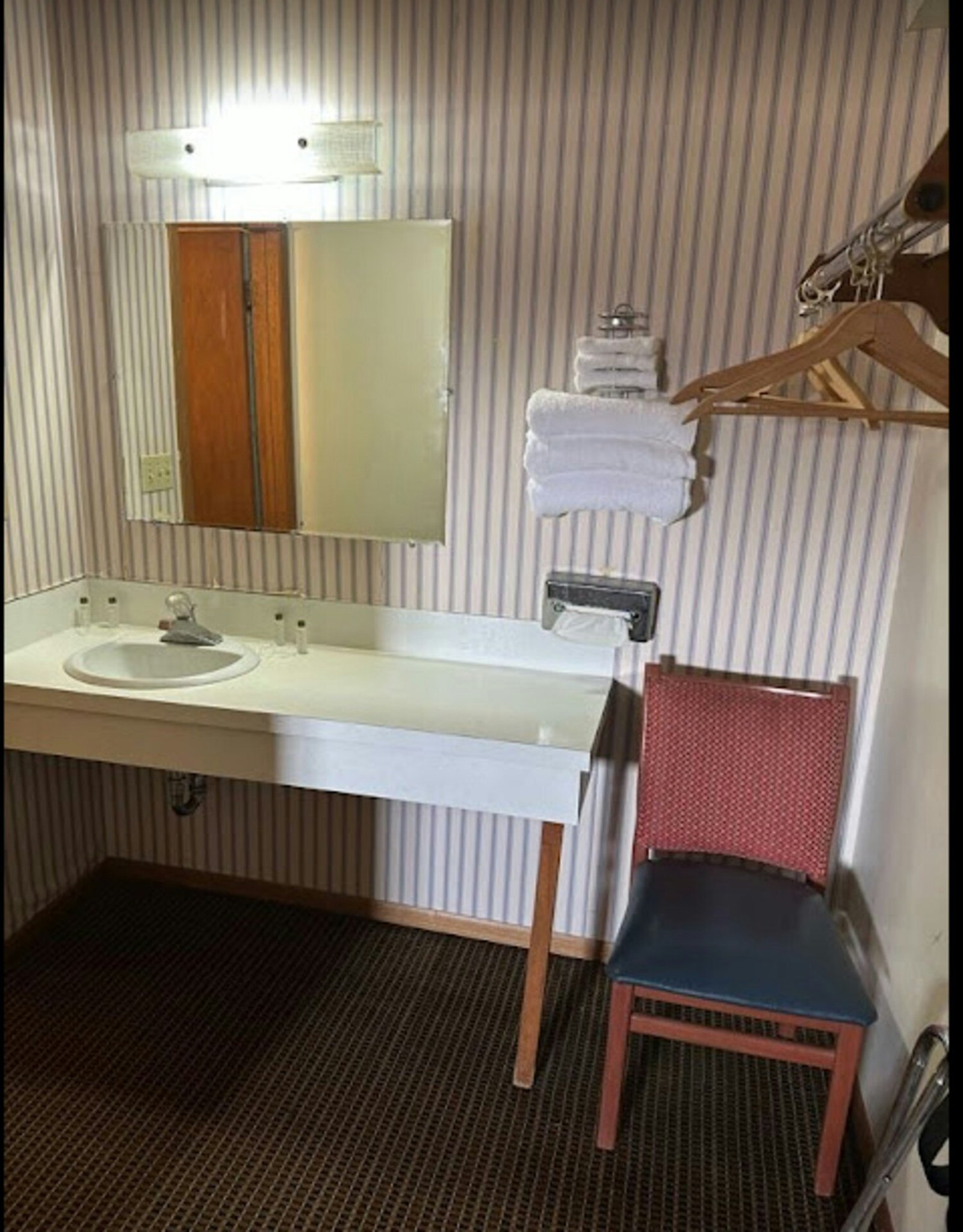 Love Hotels Western Holiday at Harlan Lake NE 51/51