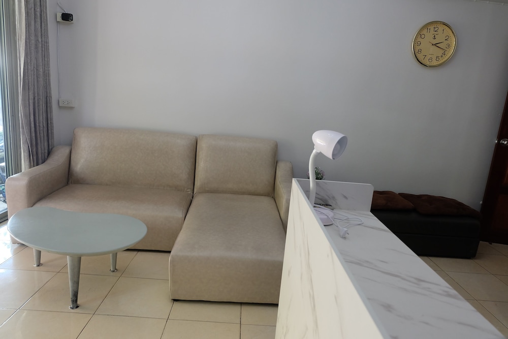 OYO 75429 101 Place Navanakorn 41/43