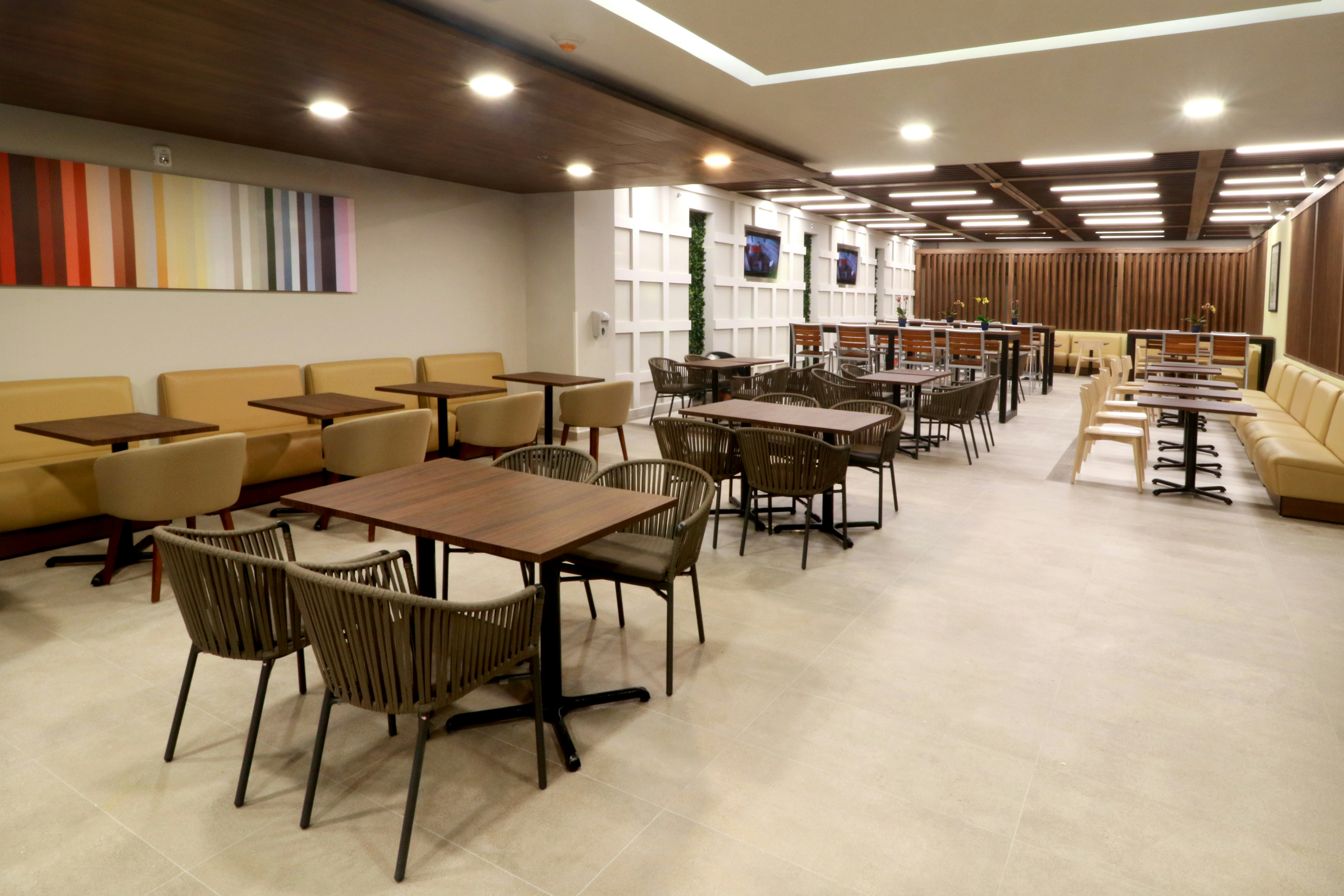 Holiday Inn Express And Suites Playa Del Carmen 52/74