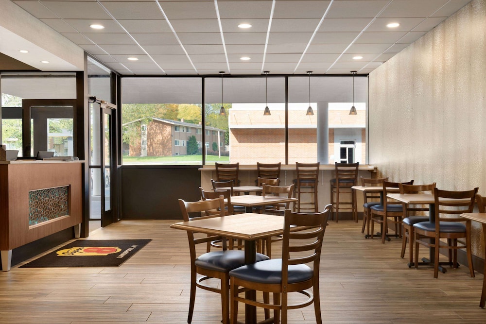 Super 8 By Wyndham Liverpool Syracuse North Airport 15/24