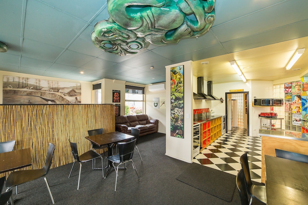 Tahuna Pod Hostel 10/50