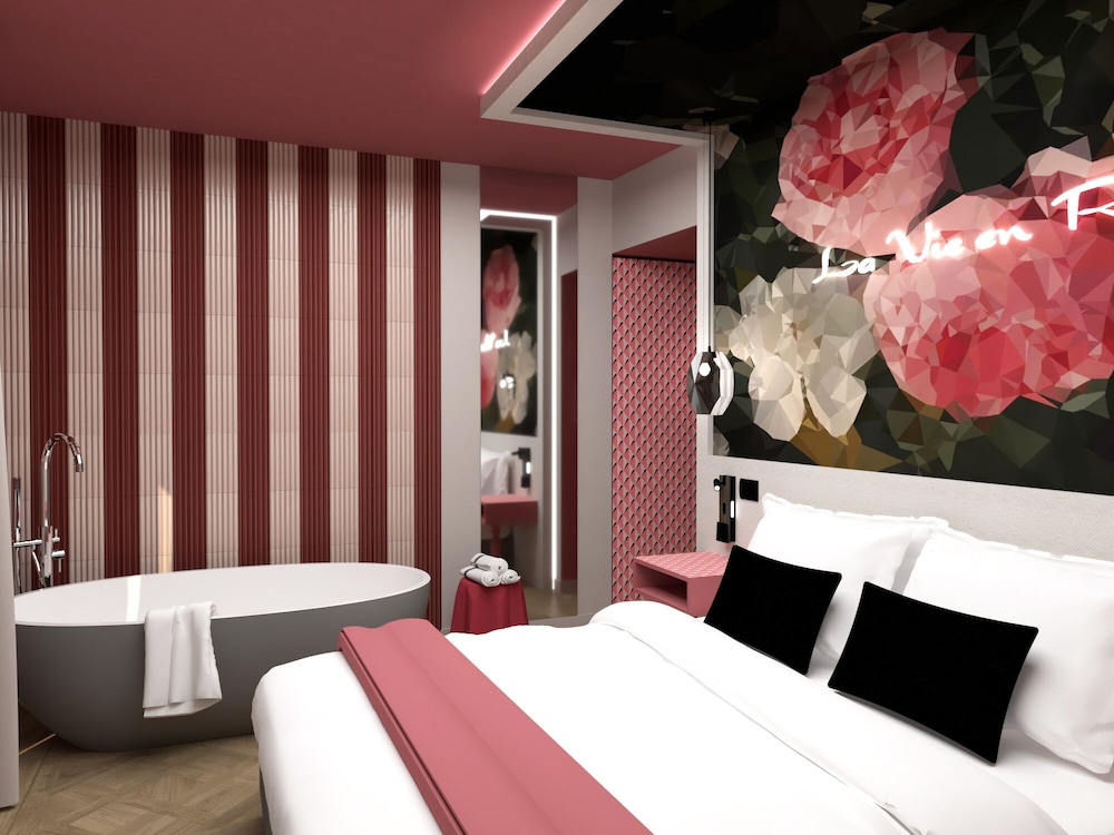 Superior, King Bed, Bath and Shower، Parc Hotel Flora 6/10