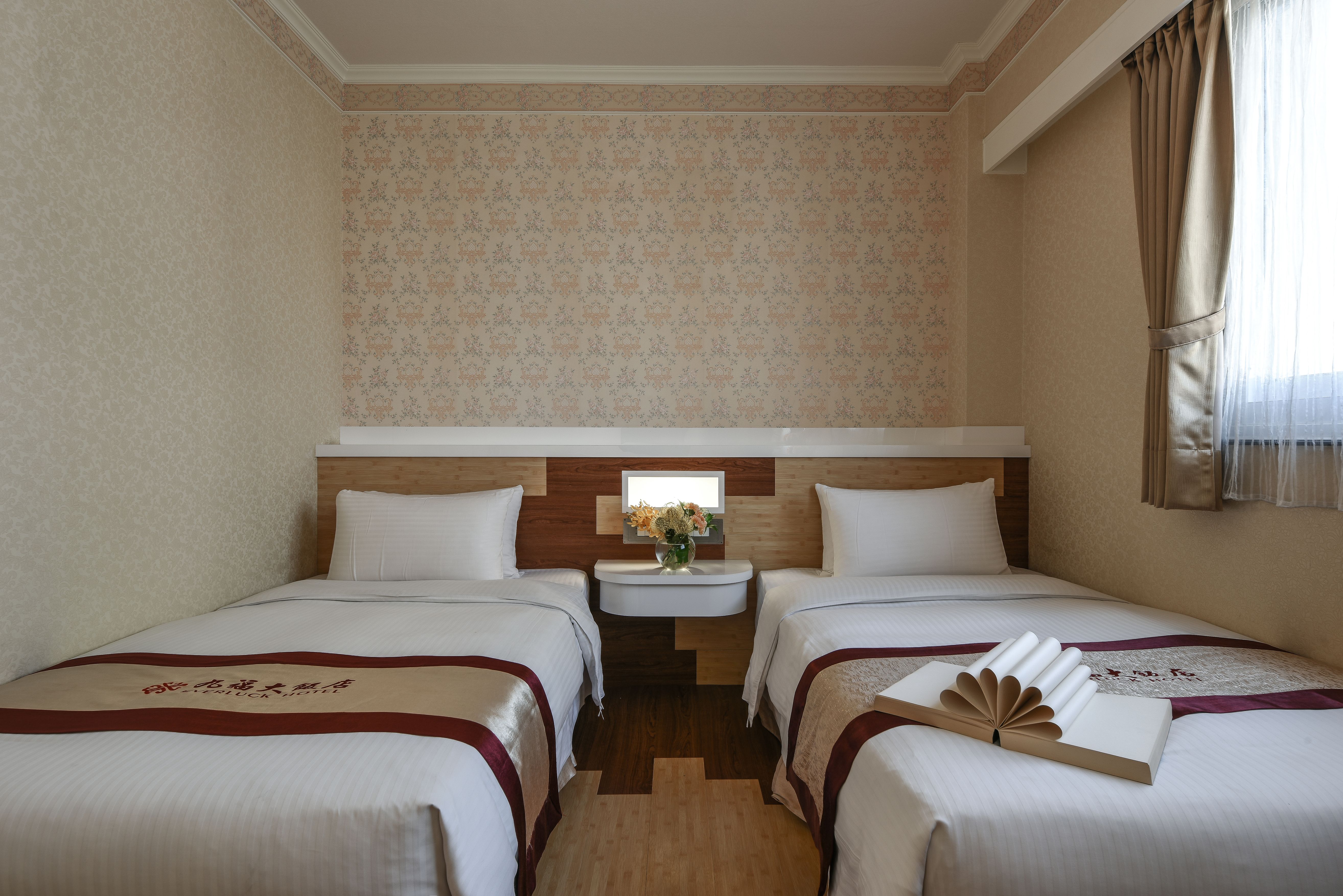 Classic, Twin Beds