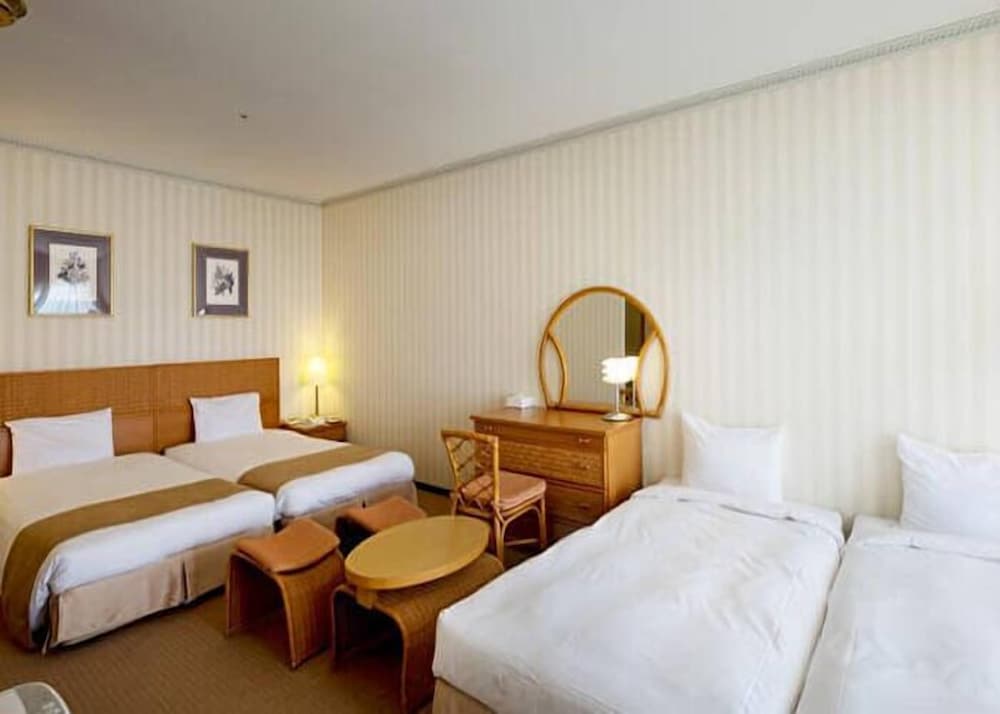 ROOM, QUADRUPLE, TWIN BEDS, TWO EXTRA BEDS, BALCONY