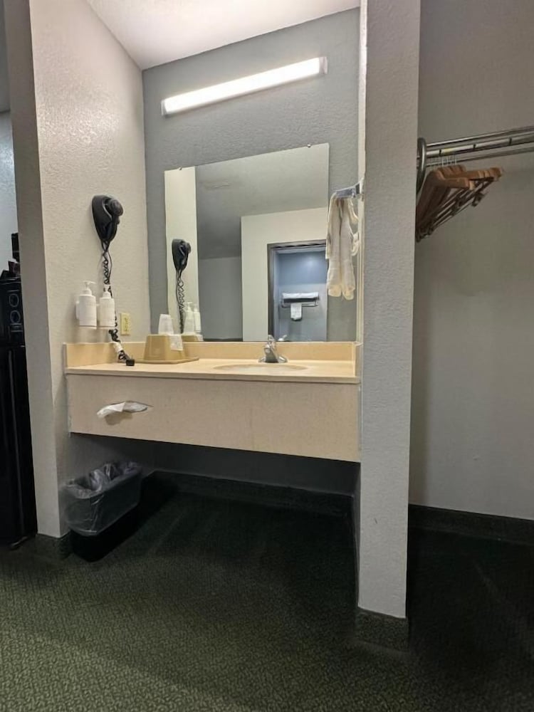 Star City Inn Suites 45/45