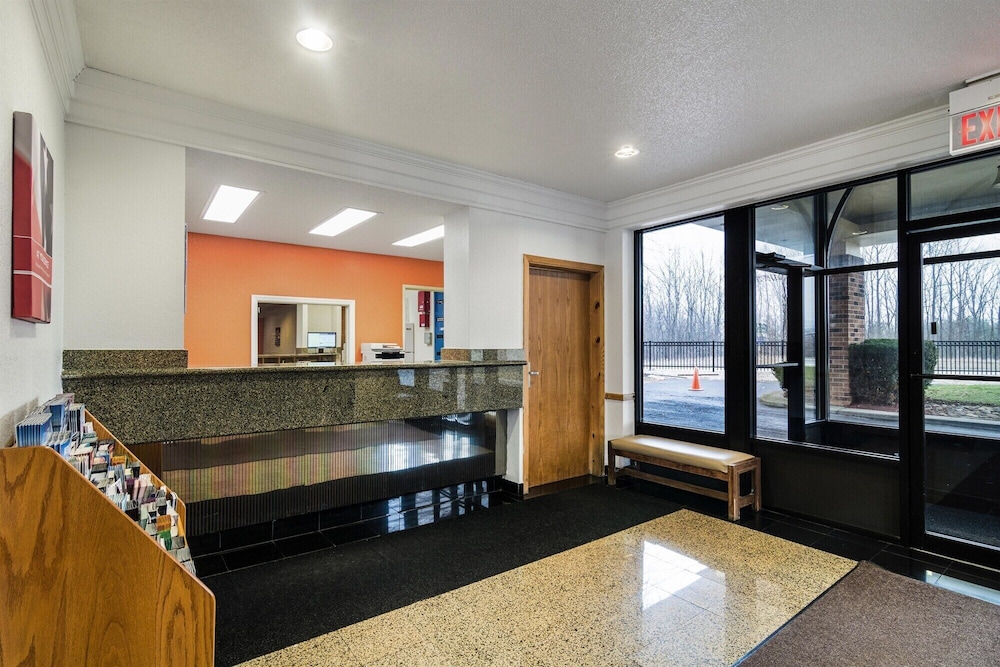 Lobby at Motel6 Libertyville, IL, LIBERTYVILLE - IL