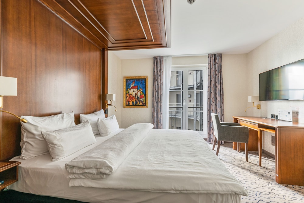 CLUB, DOUBLE BED, COURTYARD VIEW