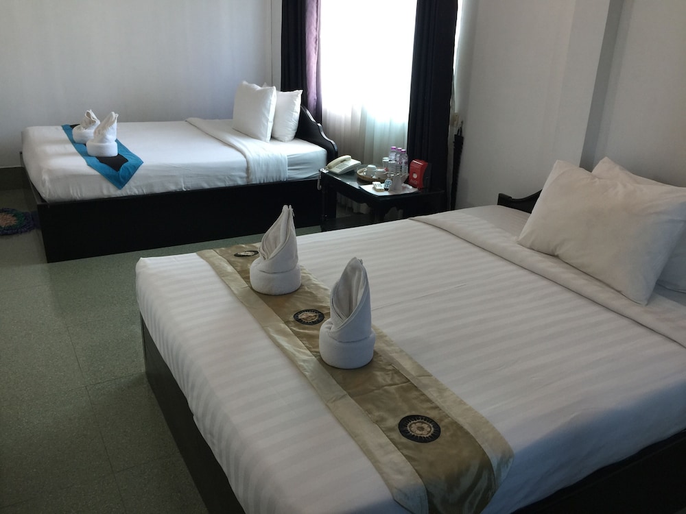 Central Night Hotel 18/50