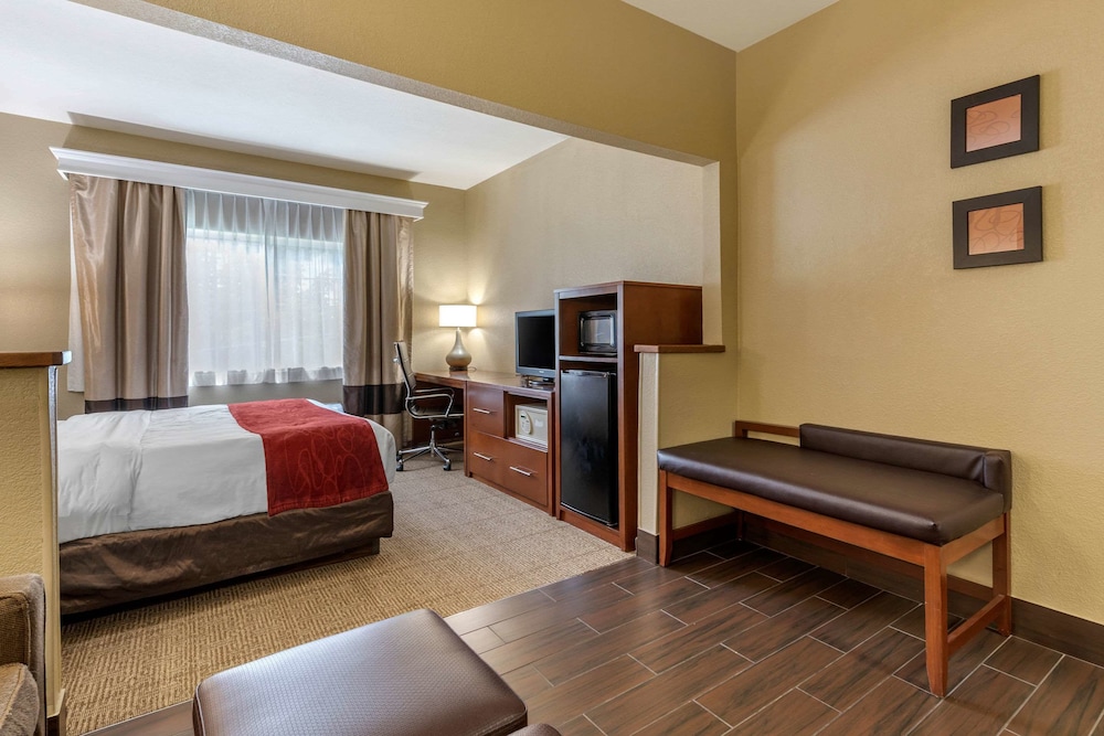 Comfort Suites Fort Collins Near University 13/35