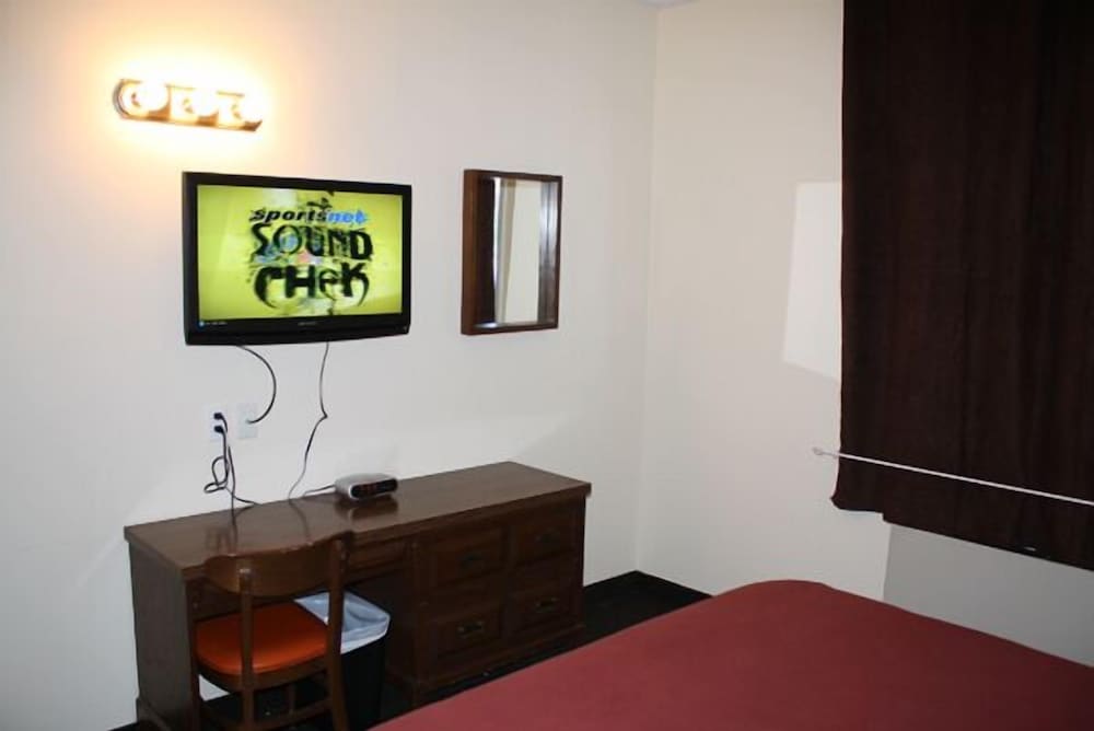 Empress Inn And Suites By the Falls 41/61