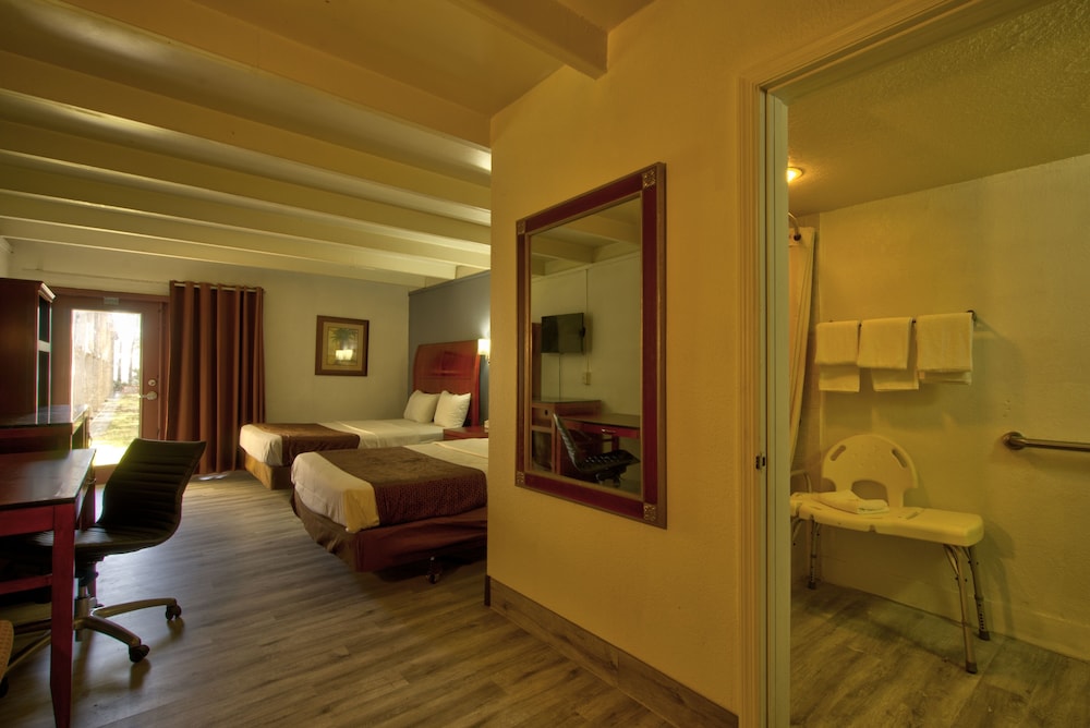 Clearwater Hotel 26/27