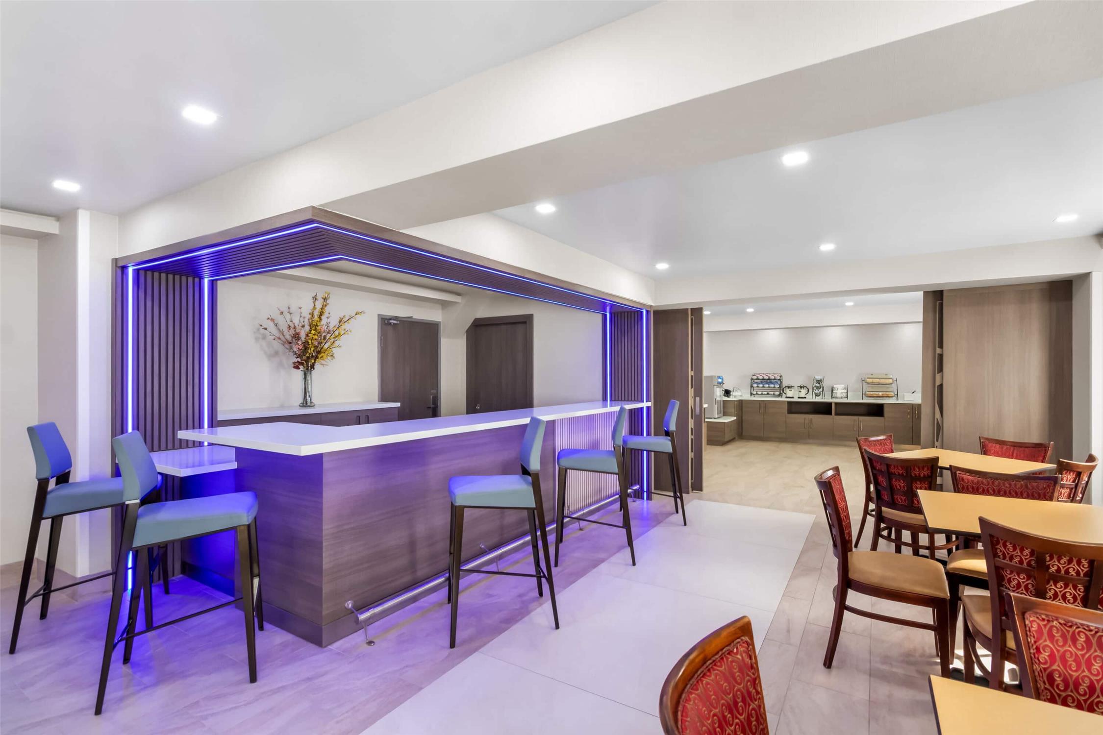 Baymont By Wyndham Arlington At Six Flags Dr 32/41