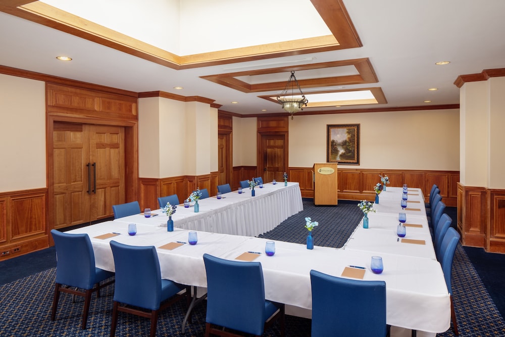 Historic Boone Tavern Hotel and Restaurant 63/69
