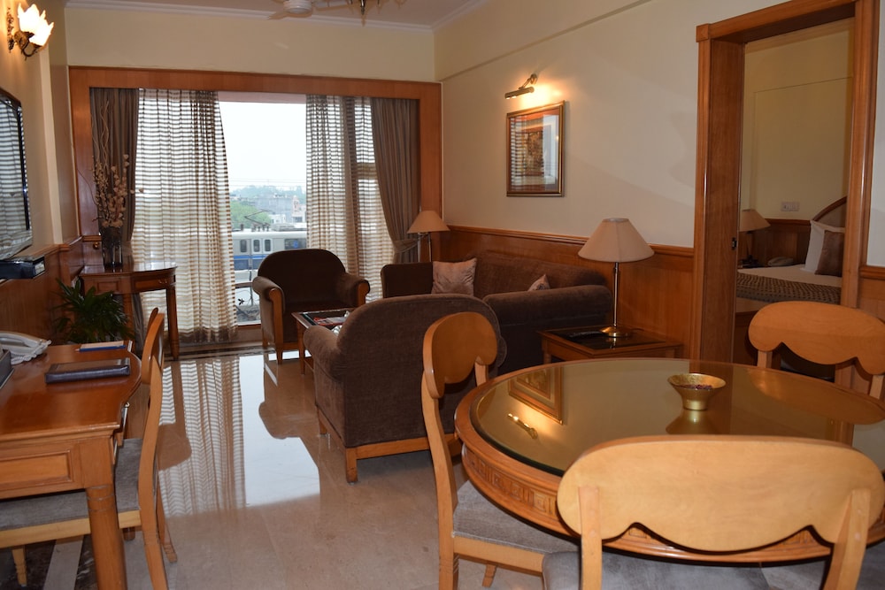 Jaypee Siddharth Hotel 38/47