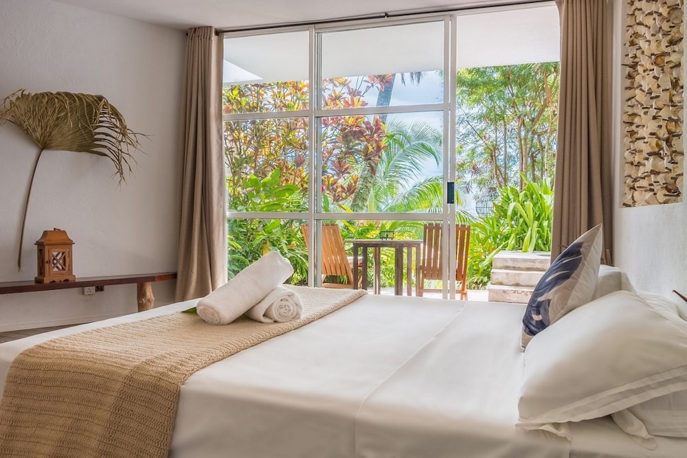 SUPERIOR, QUEEN BED, GARDEN VIEW