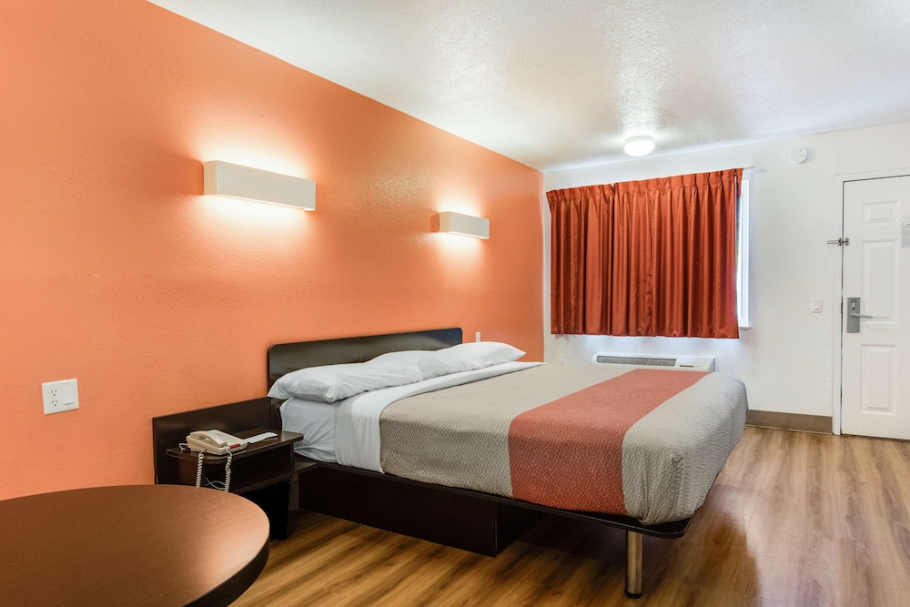 Motel6 Youngstown, OH 25/31