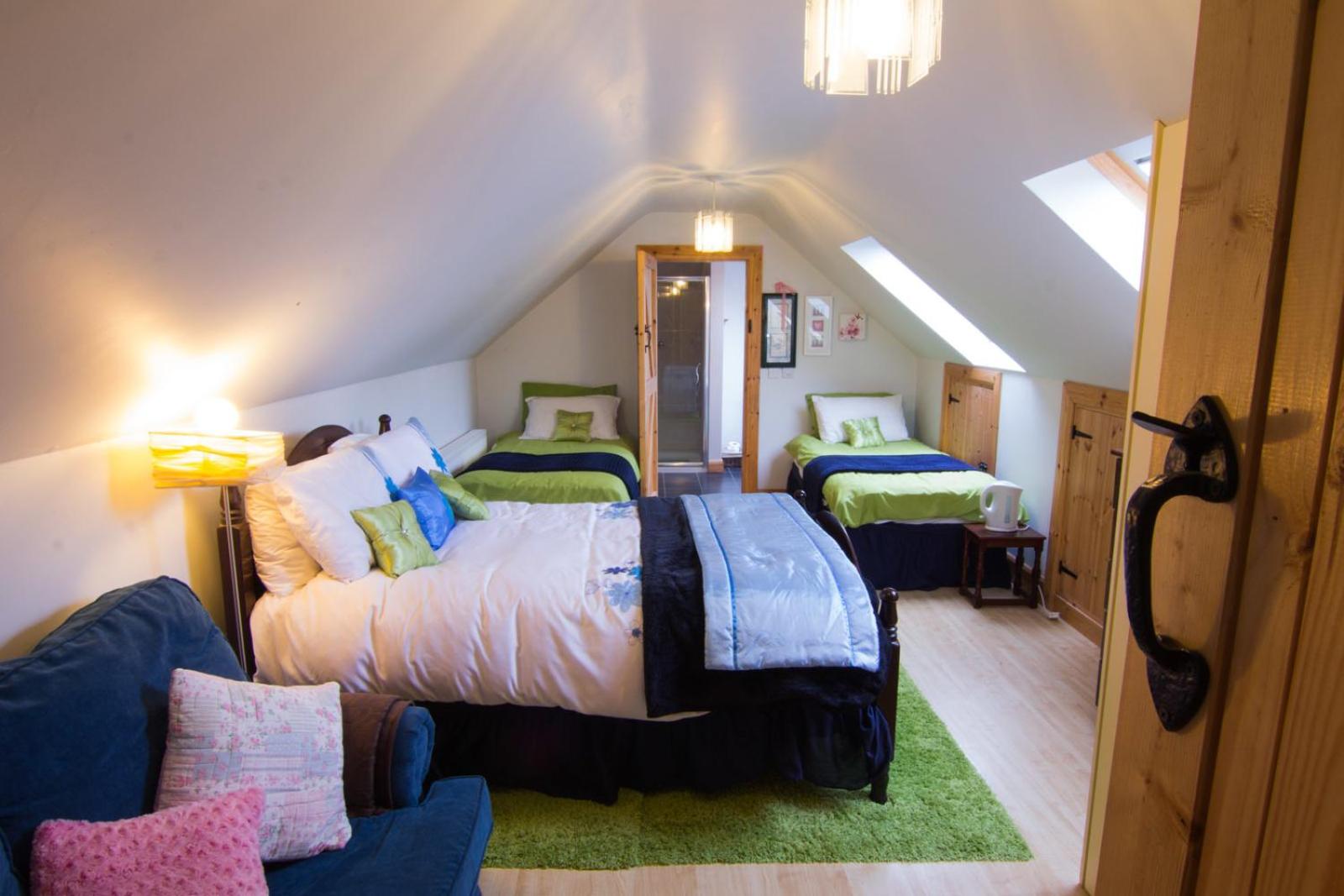 The Thatched Cottage B&B 6/25