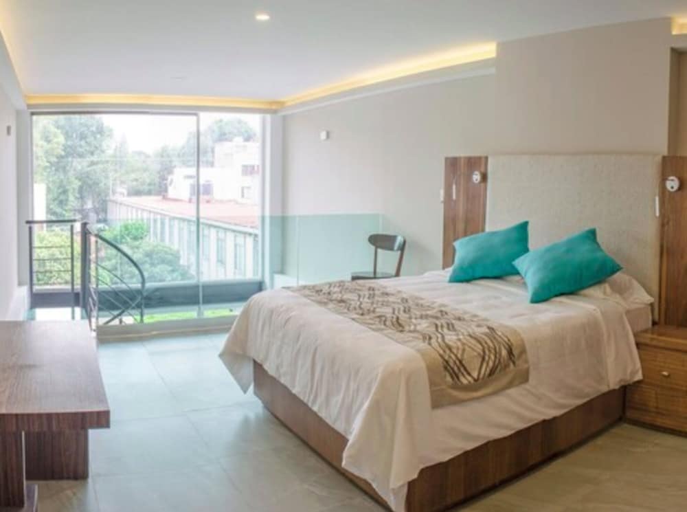 J. Towers Hotel Suites 15/68
