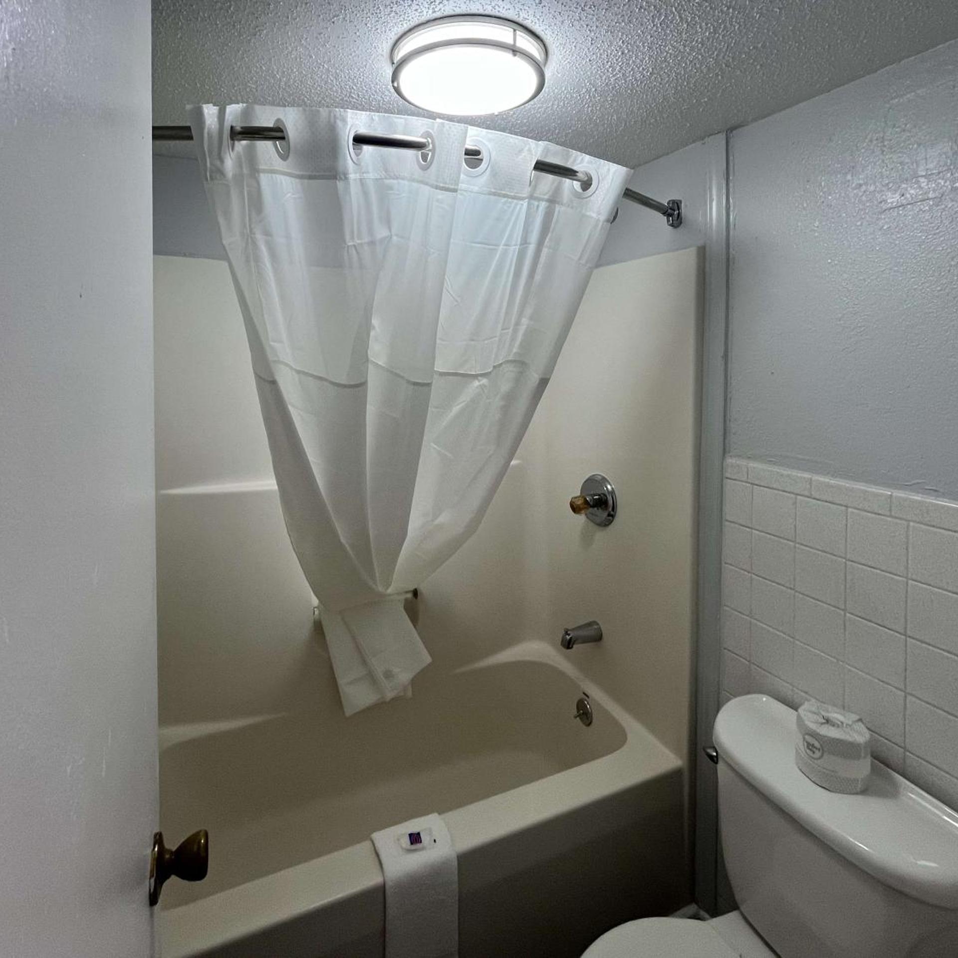 2 Full Beds - Non-Smoking, Micfridge