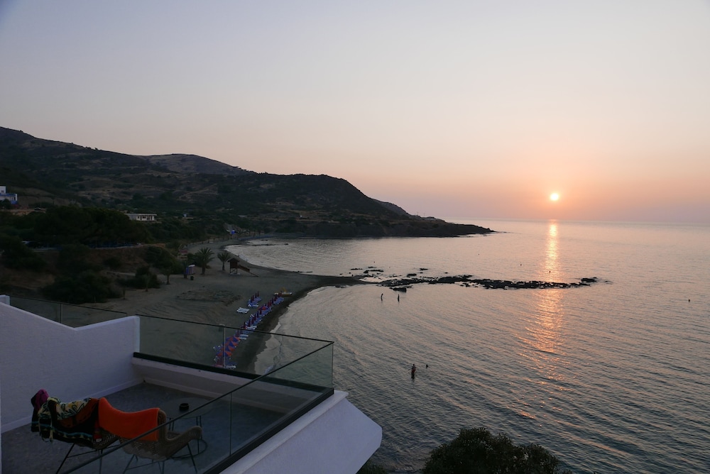 E.J Pyrgos Bay Hotel 32/41