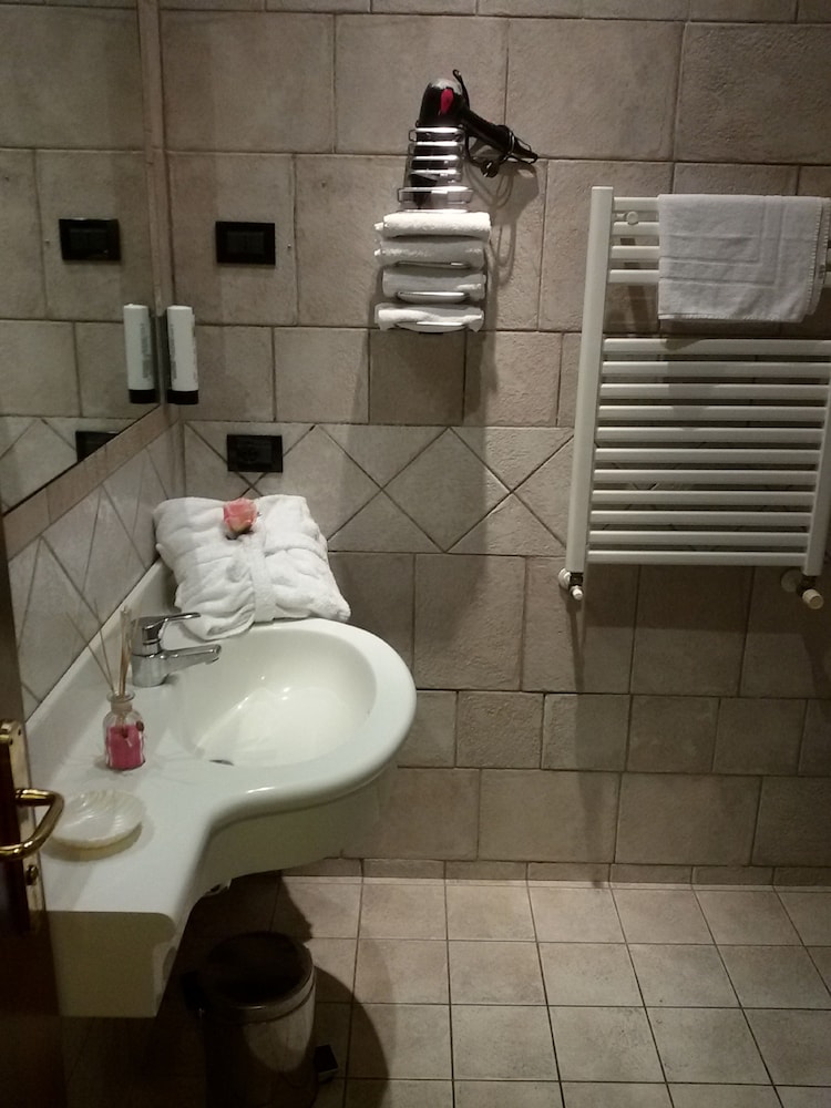 Yachting Hotel Mistral 32/79