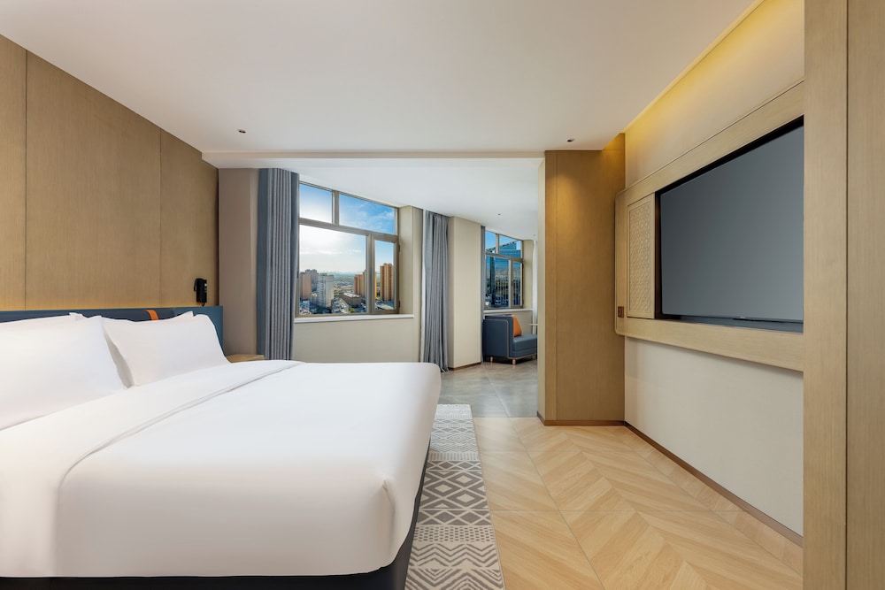 Standard, King Bed, Extra Floor Space
