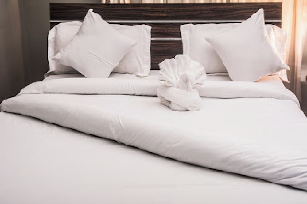 Oragon Hotel and Suites 25/46