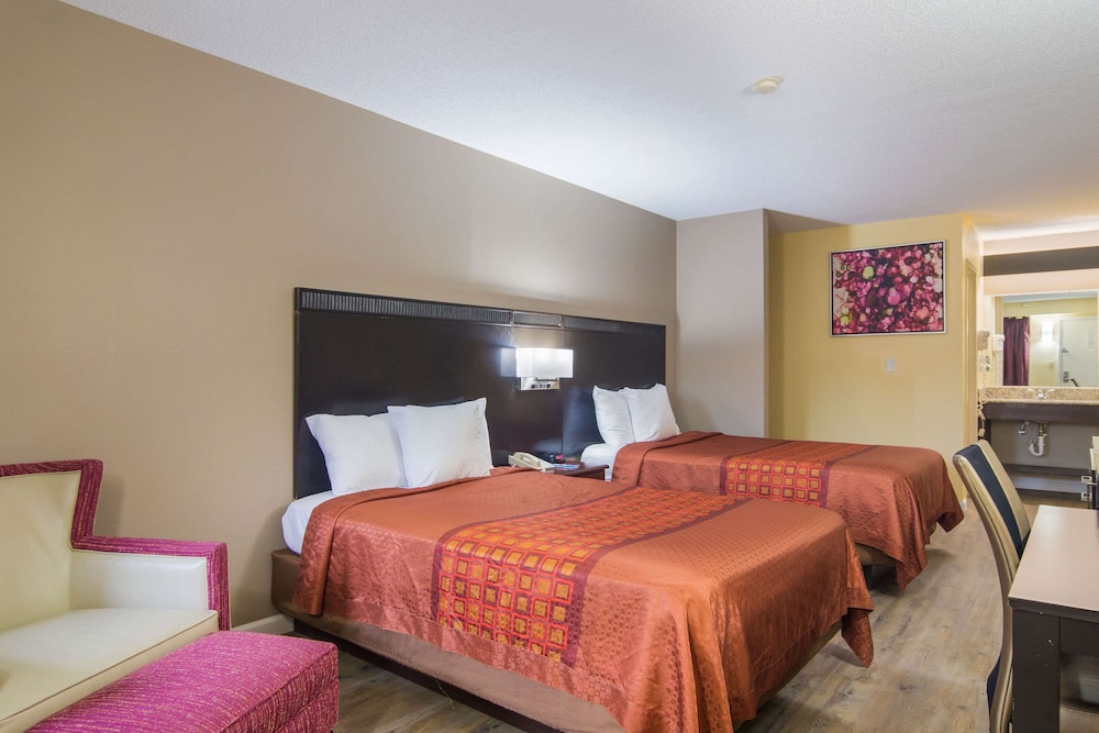 Rodeway Inn and Suites Monroeville Pittsburgh 27/42