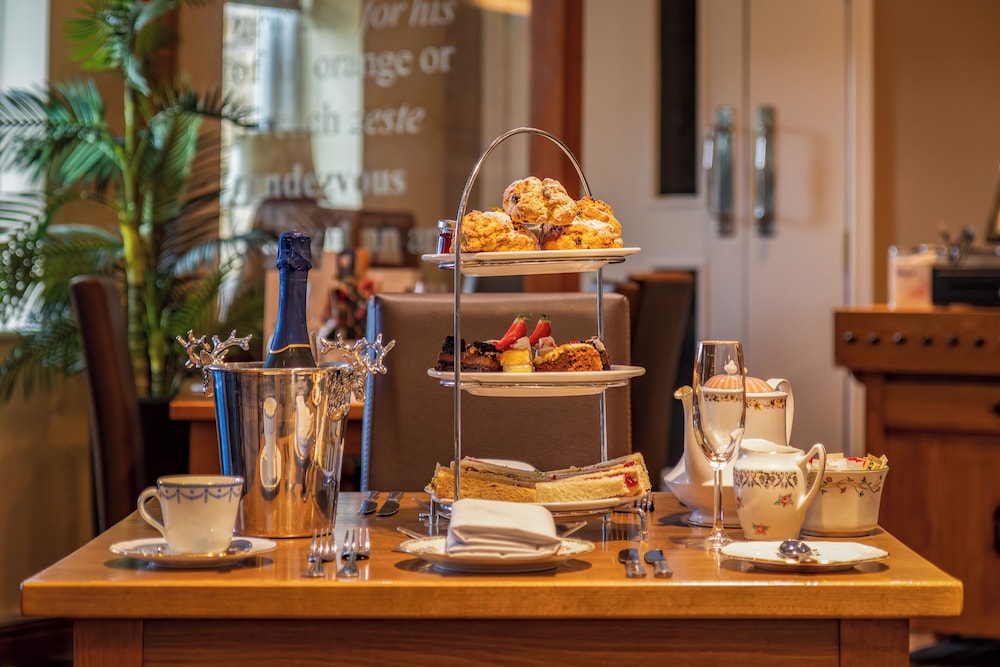Hollins Hall Hotel, Spa & Golf 24/60
