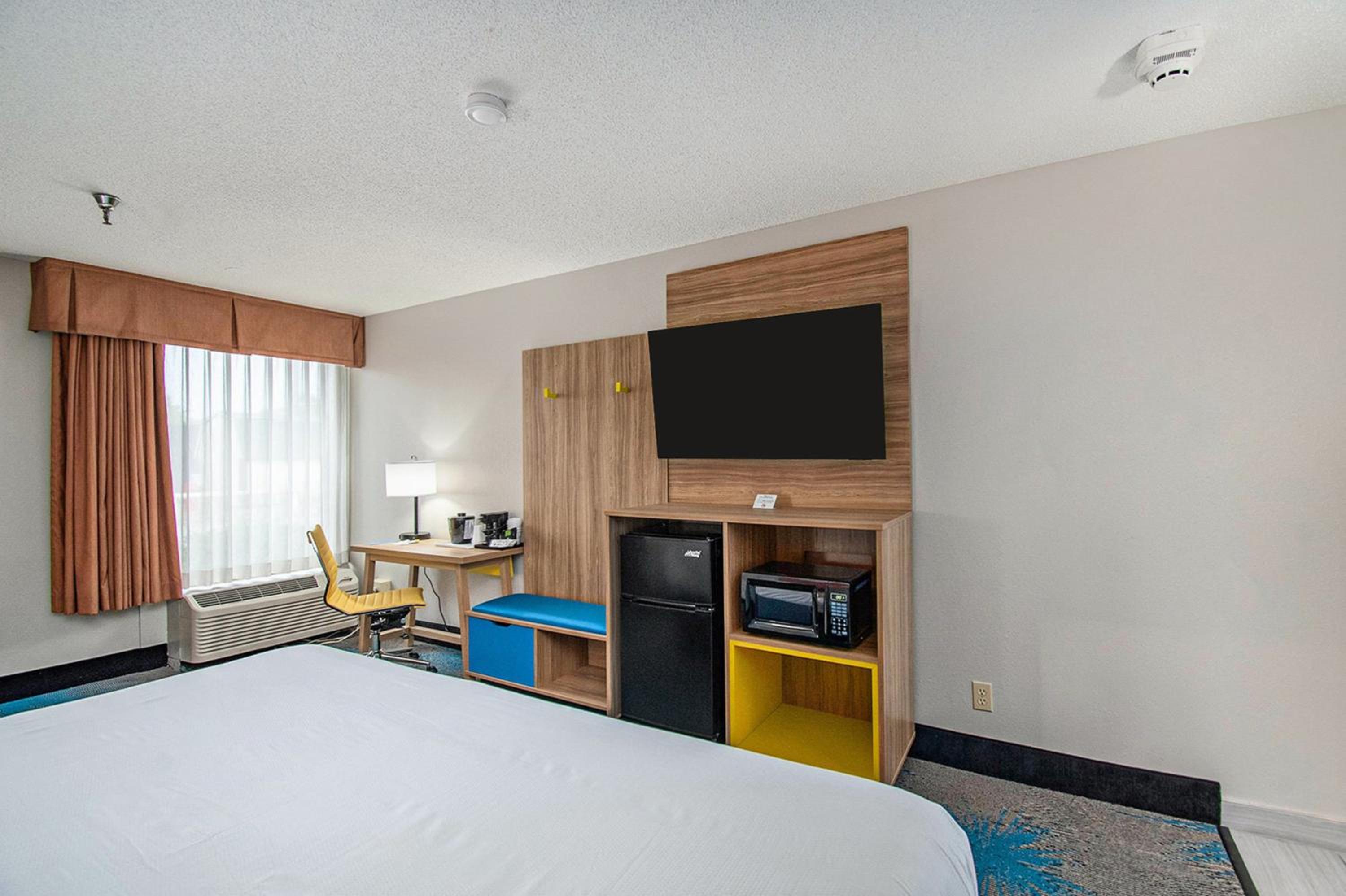 Studio, Suite, King Bed, Sofa