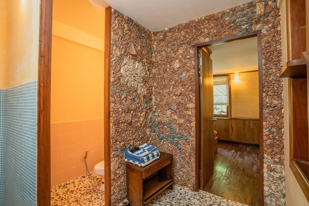 Private, Wooden, Cottage, 2 King Beds