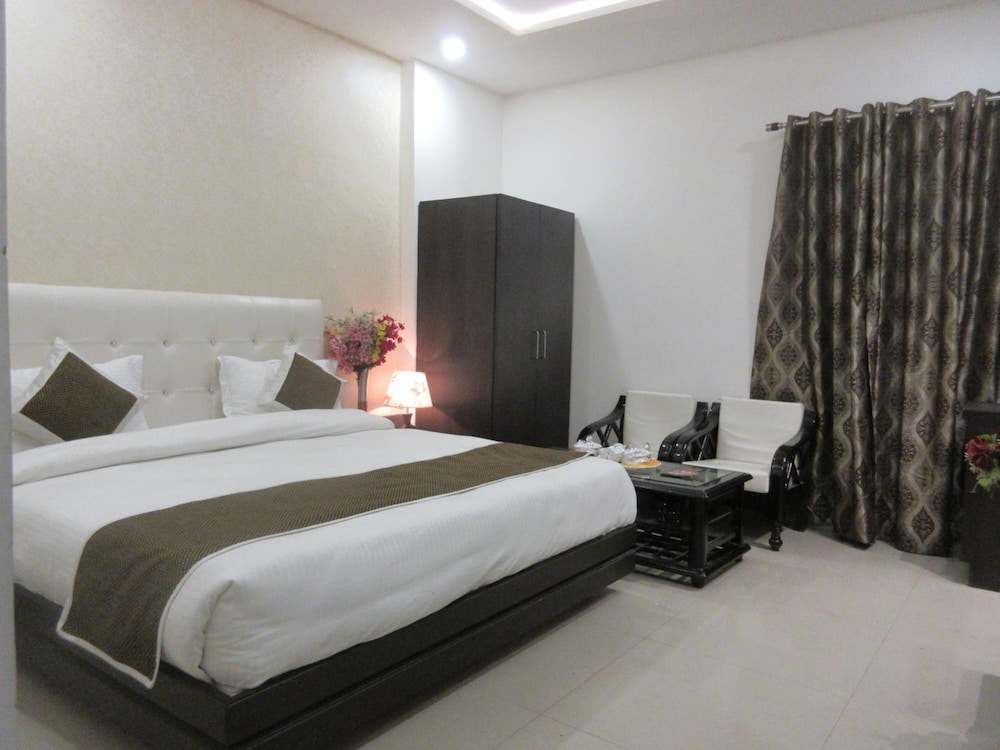 HOTEL RIYA PALACE 20/50