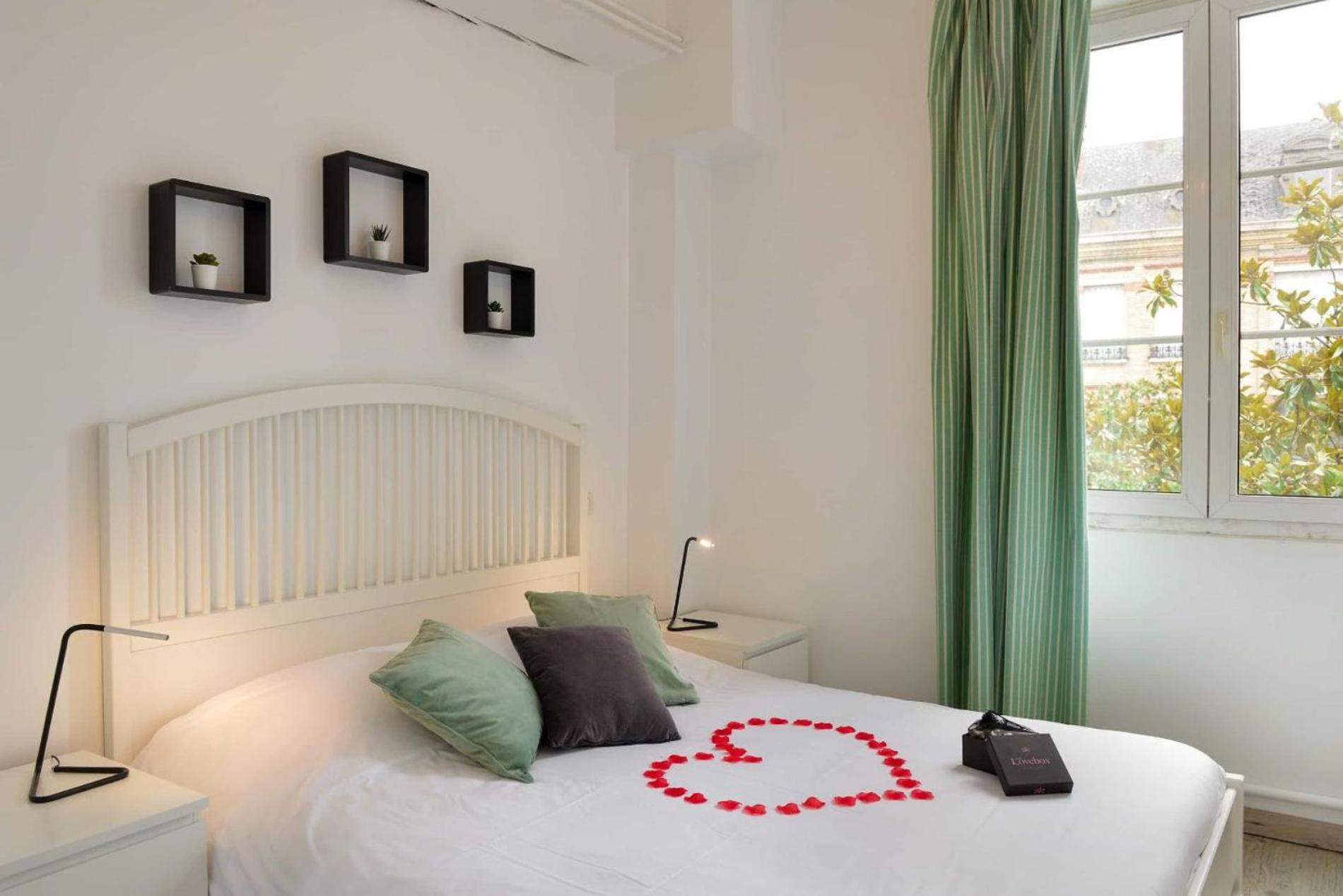 LOGIS HOTEL ECU DE FRANCE 8/45