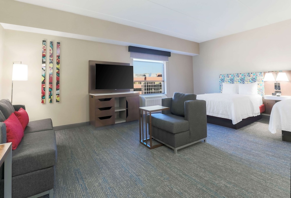 Hampton Inn Suites Pittsburgh Downtown 35/47
