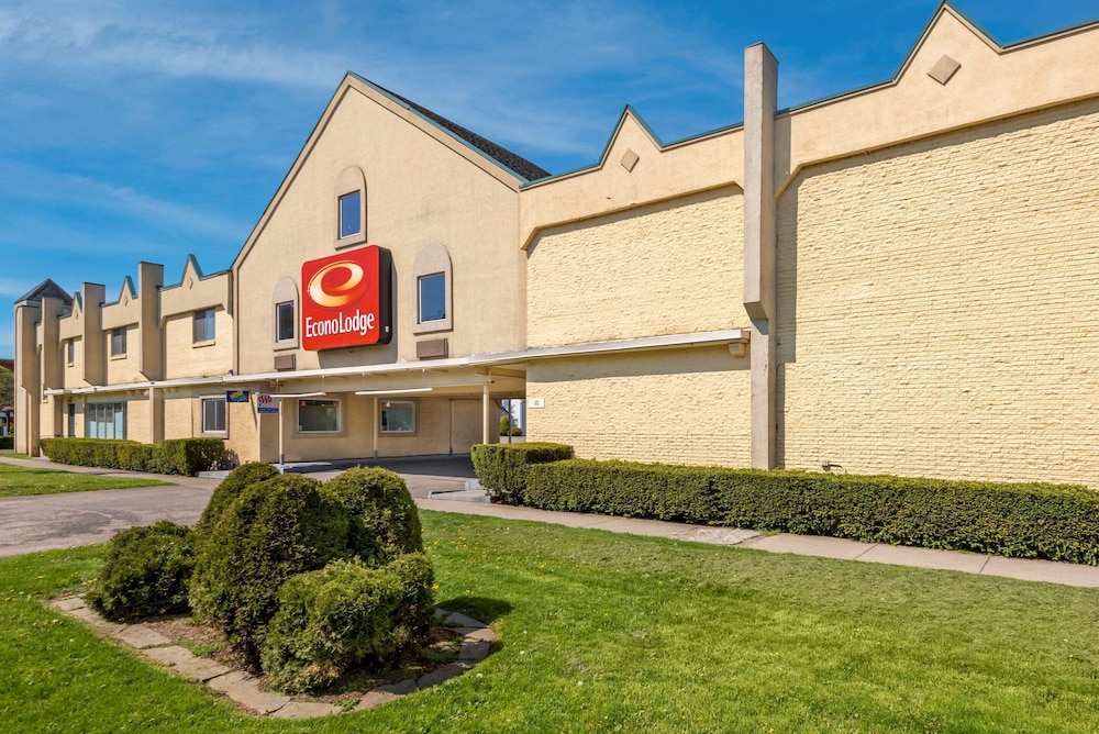 Econo Lodge Cortland Downtown NY 27/30